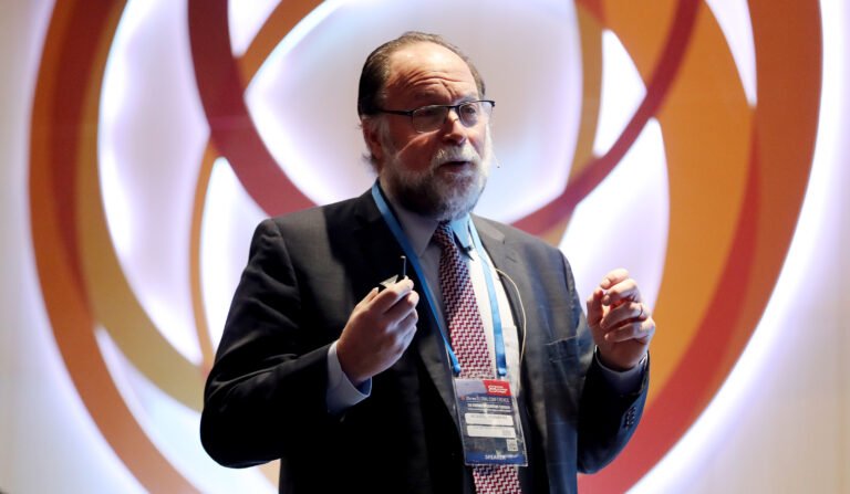 ¿Salvar la economía o salvar a la gente? ¿Salvar la economía o salvar a la gente?